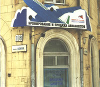 Вождя в гробу привязывают. А то бы перевернулся!!